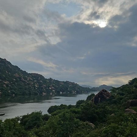 The King On The Rocks Resort Hampi Exterior photo