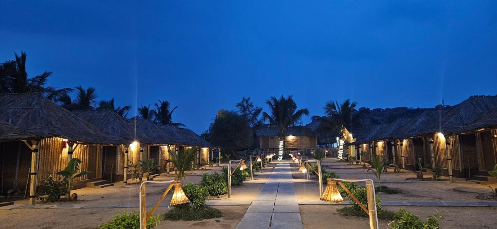 The King On The Rocks Resort Hampi Exterior photo