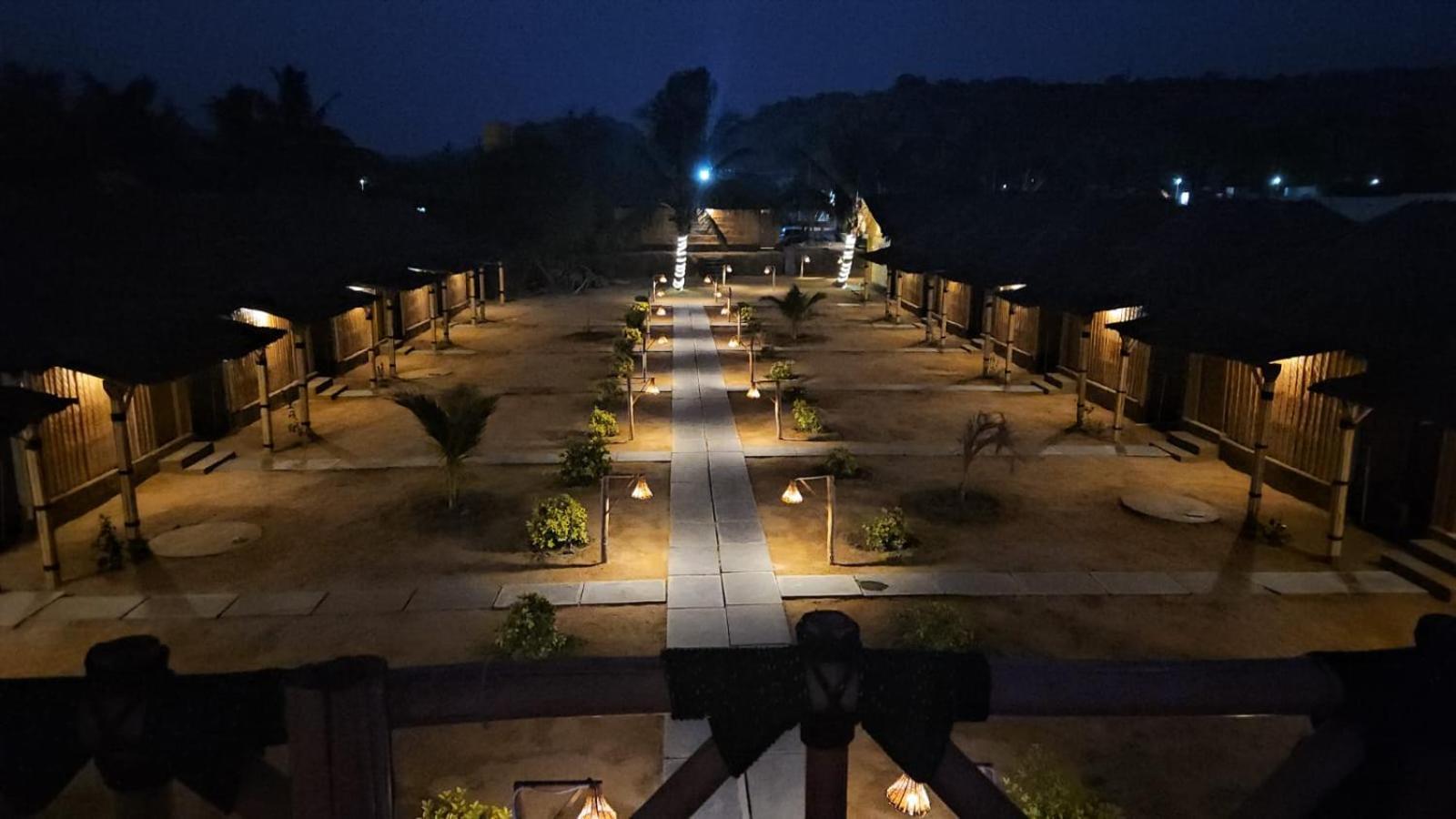 The King On The Rocks Resort Hampi Exterior photo