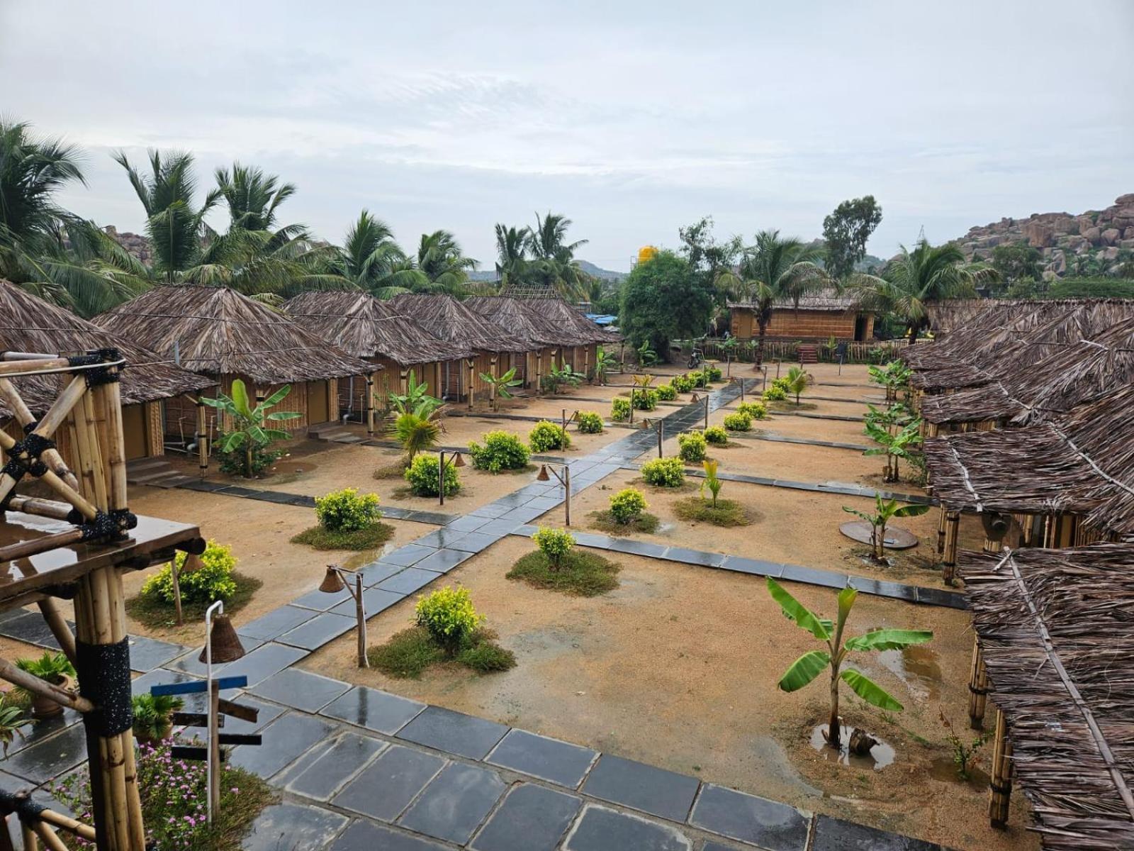 The King On The Rocks Resort Hampi Exterior photo